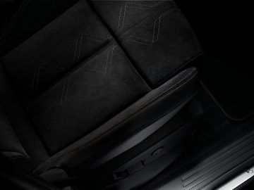 Vista parcial del tapizado en cuero de los asientos del DS 7.