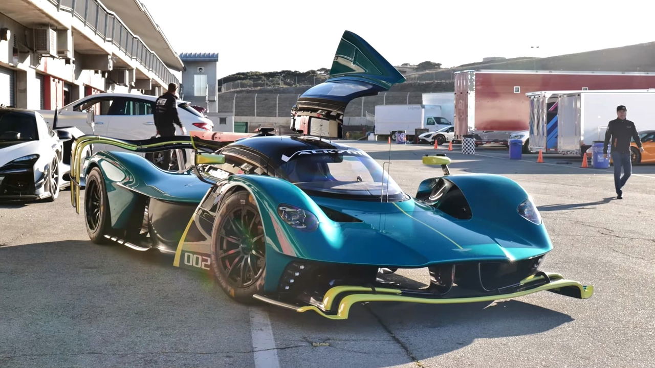 Aston Martin Valkyrie Amr Pro Circuito 0622 01