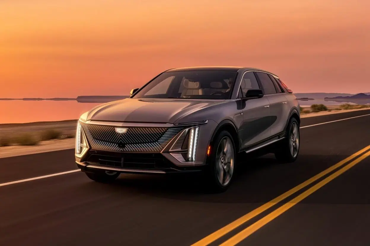 2023 Cadillac Lyriq Exterior Front Driver Side Three Quarter