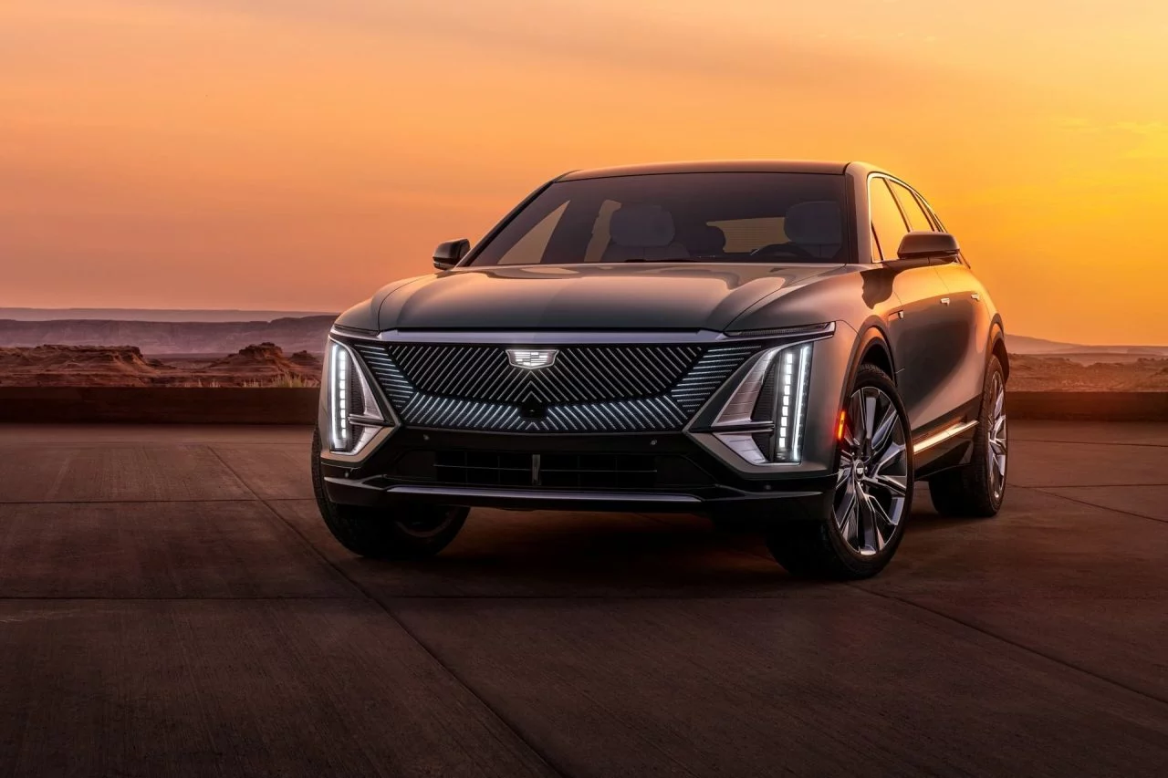 2023 Cadillac Lyriq Exterior Driver’s Side Front View Three Qu