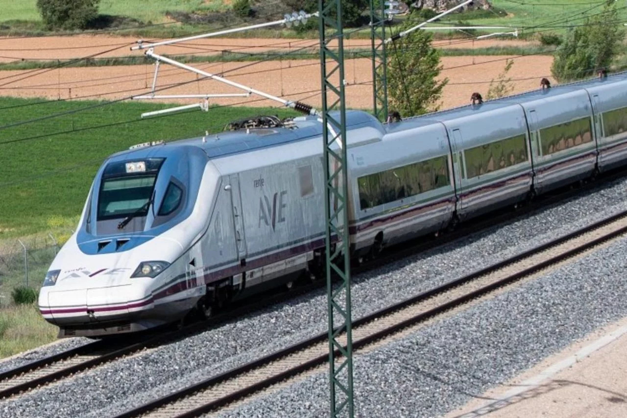 Tren Ave Renfe 01