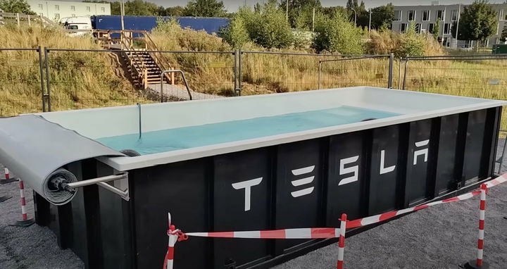 Tesla Piscina Super Pool 1