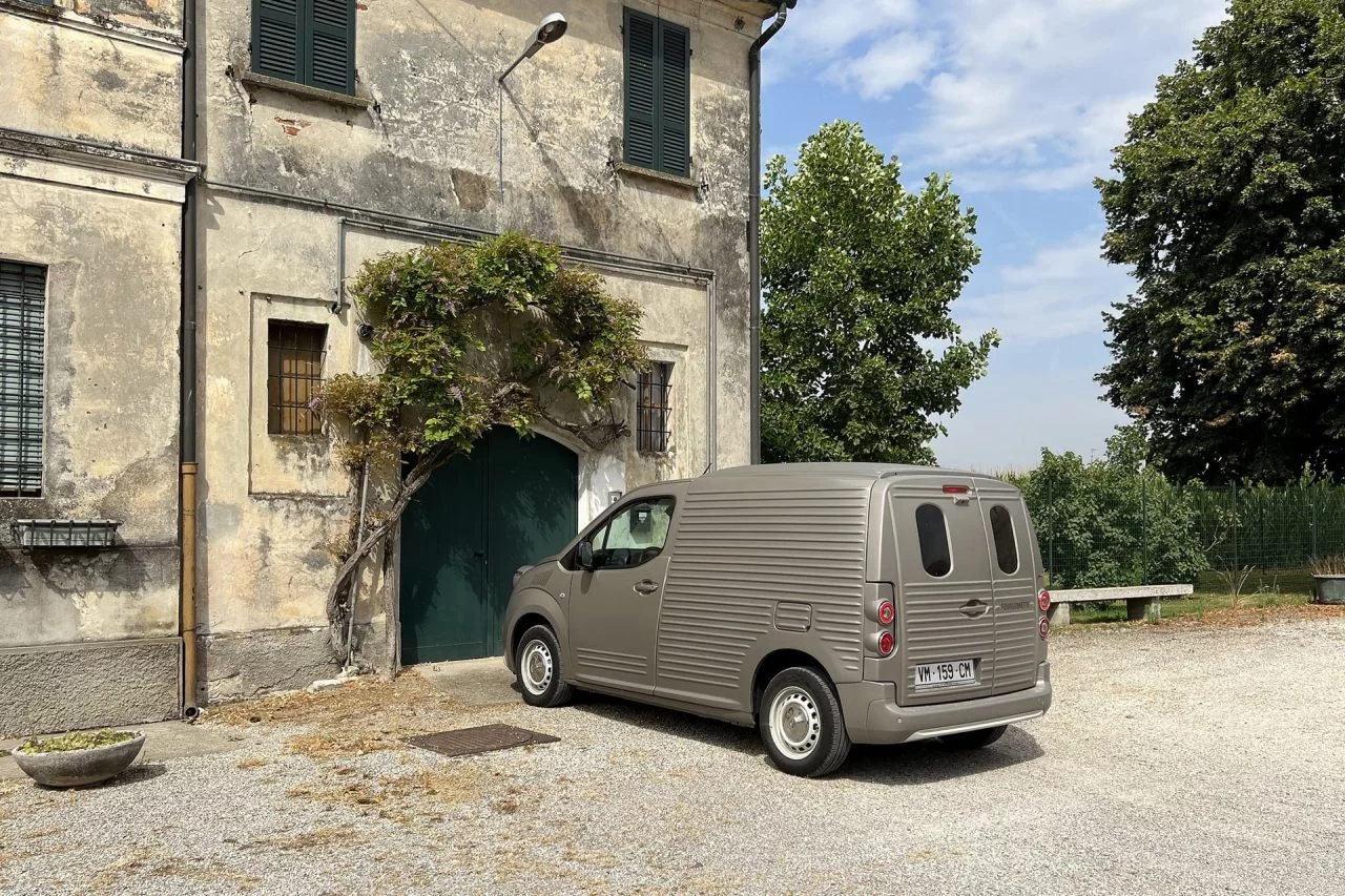 Citroen 2cv Berlingo Fourgonette Caselani 02