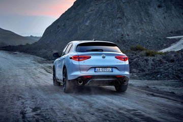 Alfa Romeo Giulia Stelvio 2023 05