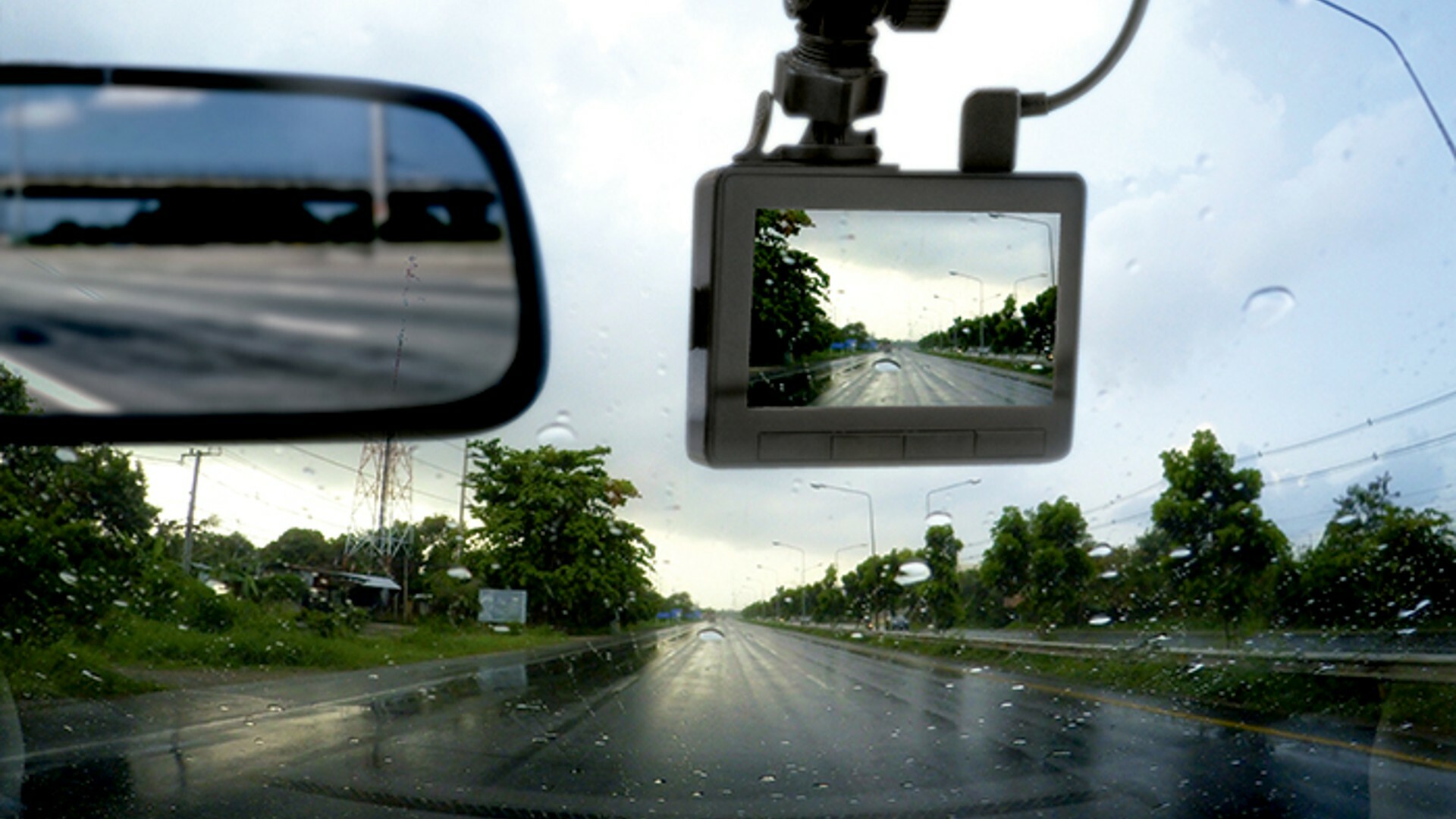 Las grabaciones de cámaras en el coche son «pruebas válidas» en caso de  accidente