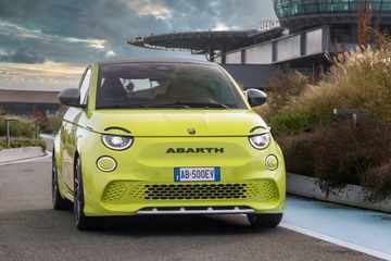 Abarth 500e 2023 02