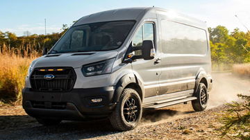 Ford Transit Trail 2023 01