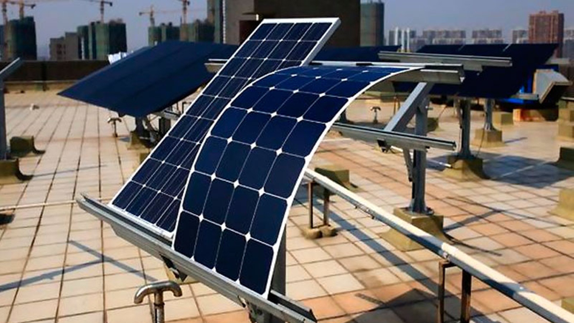 Las placas solares flexibles para coches ya son una realidad en Japón