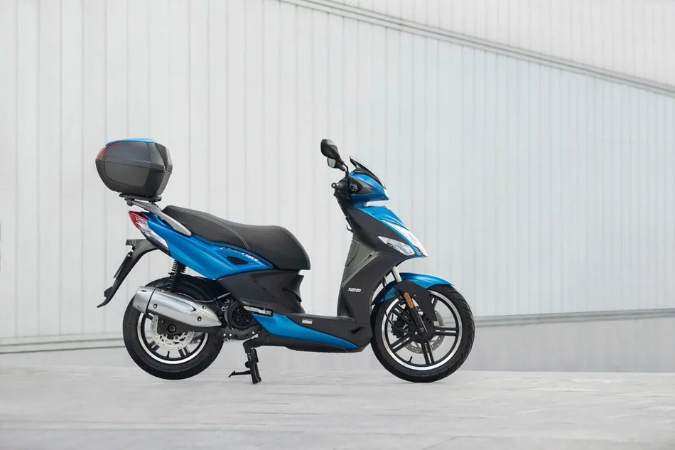 Kymco Agility 125 Azul Movimiento 02