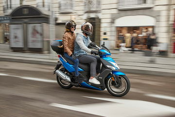 Kymco Agility 125 Azul Movimiento 32