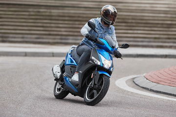 Kymco Agility 125 Azul Movimiento 33