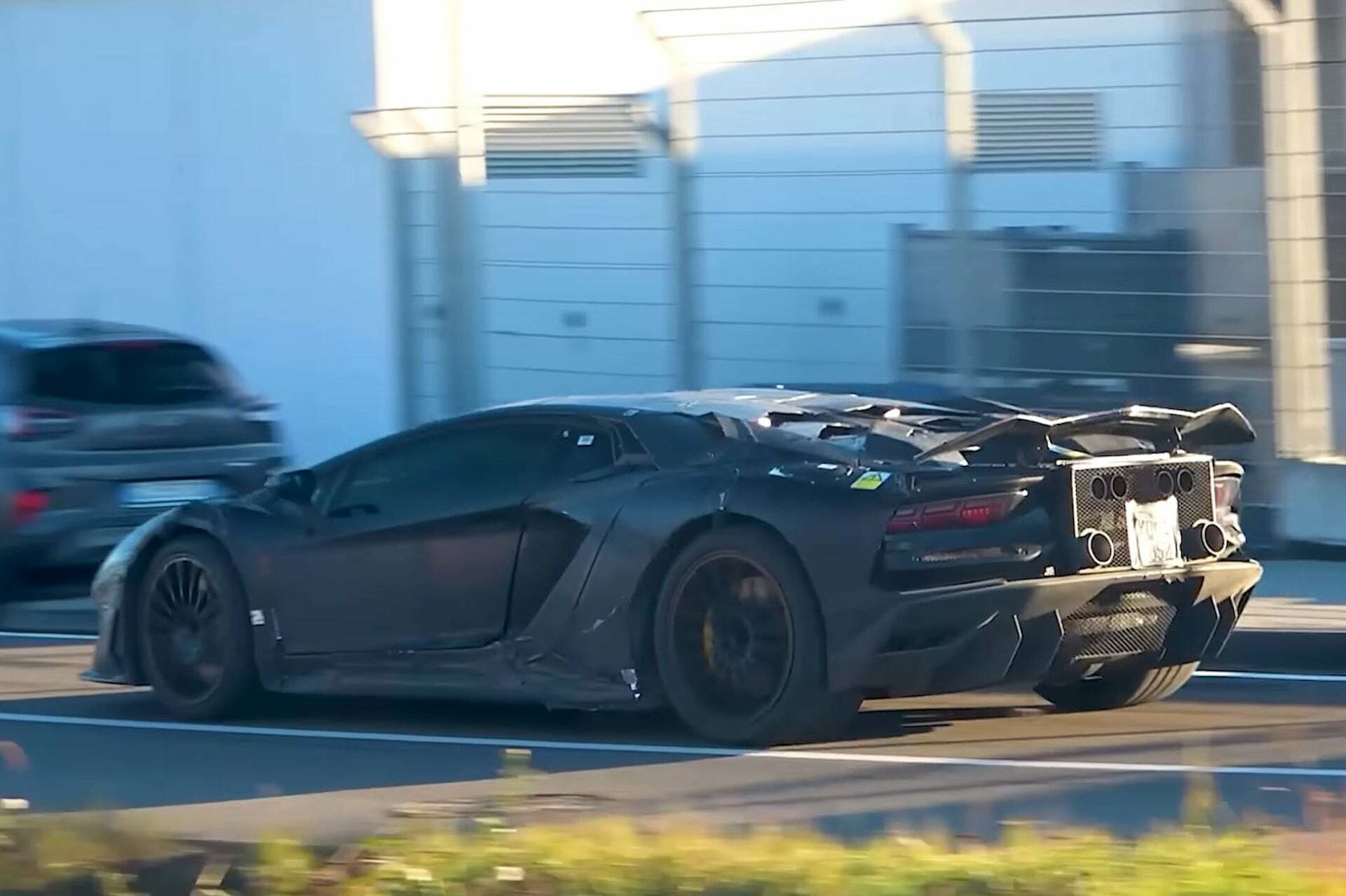 Híbrido o no, el nuevo superdeportivo de Lamborghini seguirá teniendo un  motor V12 (+vídeo) | Diariomotor