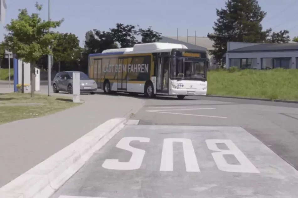 Carretera Alemania Carga Inalambrica Autobus 02