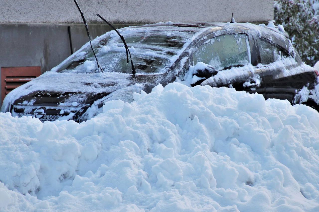 Como Quitar Hielo Parabrisas Coche 06