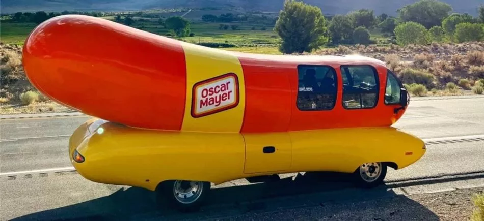 Coche Salchicha Oscar Amyer Wienermobile 03