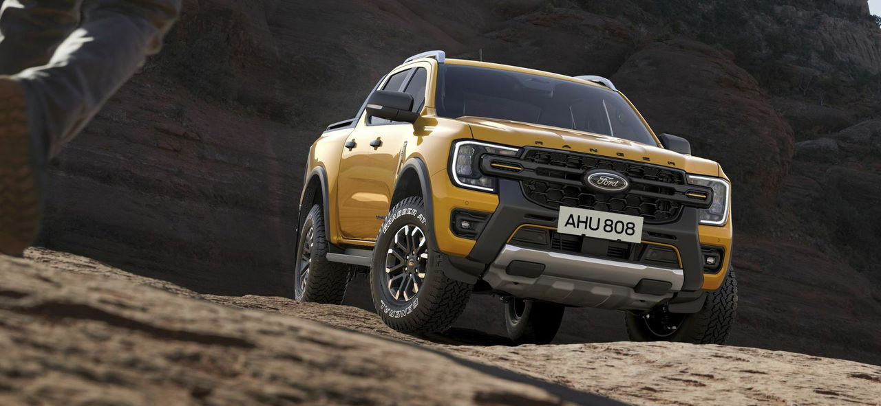 Vista dinámica del Ford Ranger superando con solvencia terrenos complicados.