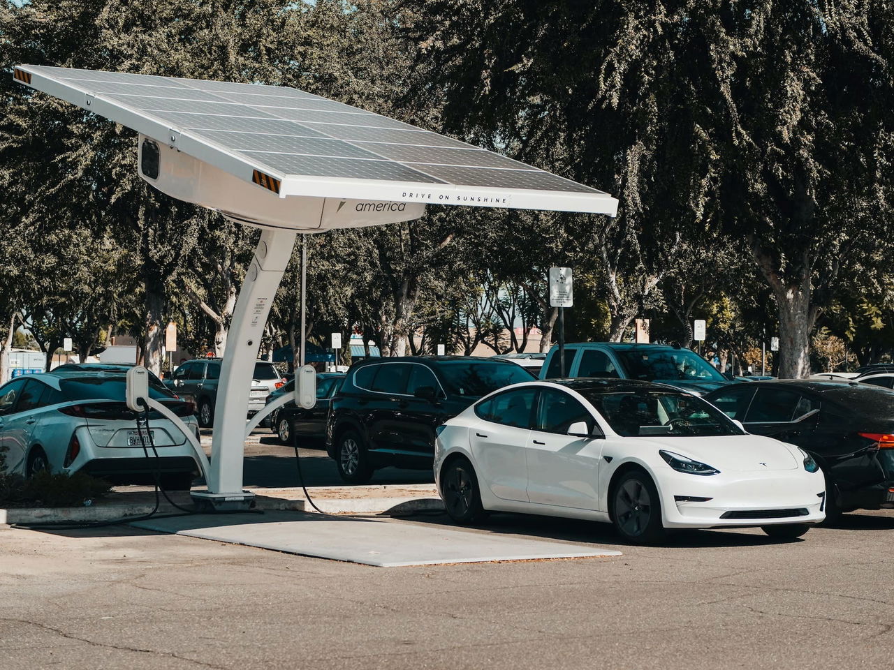 Estacion De Carga Solar Para Coches Electricos