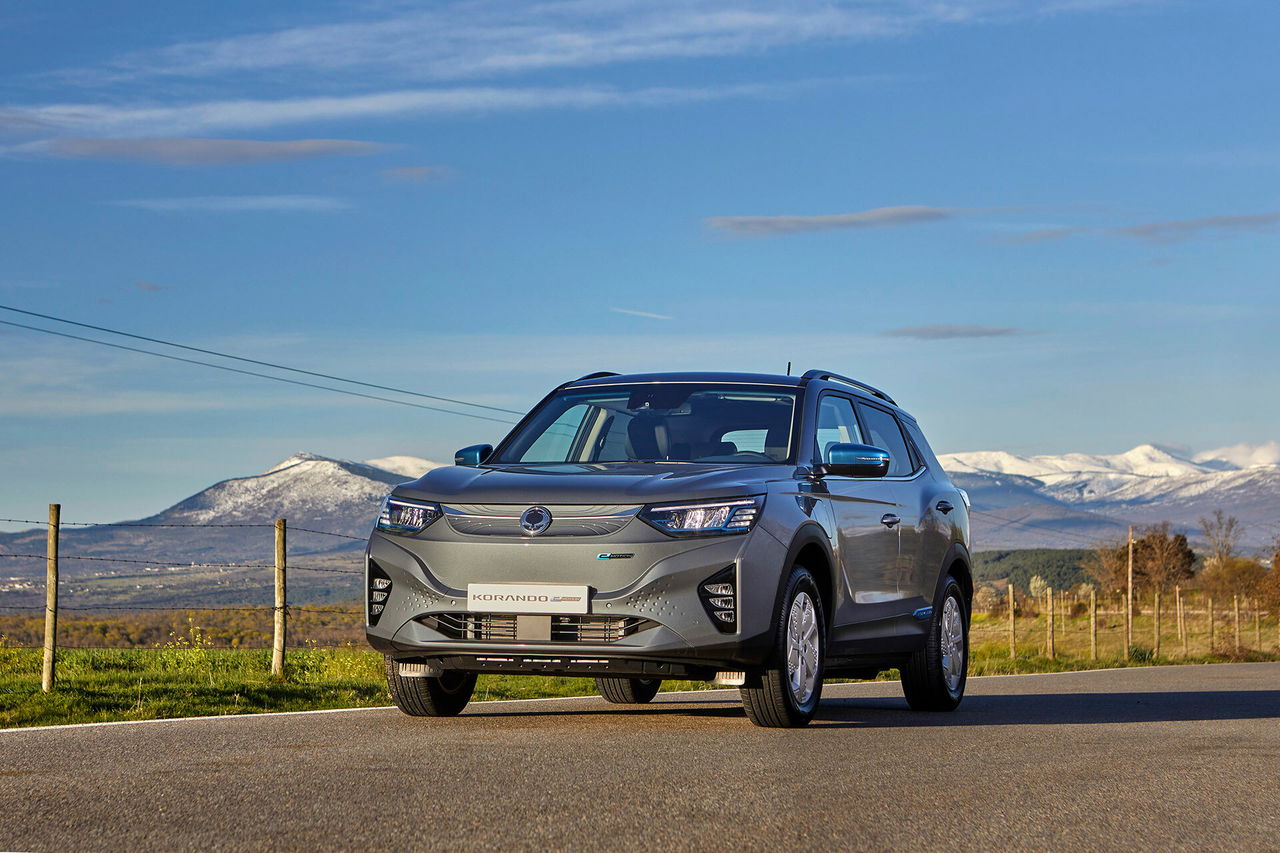 Ssangyong Korando E Motion 2023 Movimiento Platinum Grey Gris 03