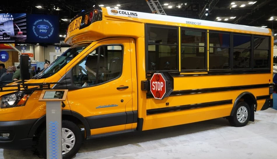 Collins Bus Autobus Electrico 1