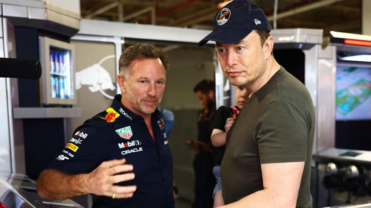 Elon Musk Con El Equipo Red Bull