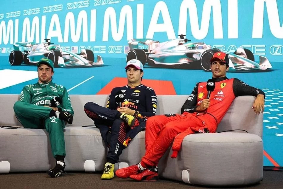 Fernando Alonso Checo Perez Y Max Verstappen