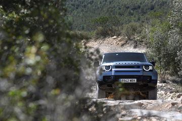 Goodyear Wrangler Land Rover Defender 1