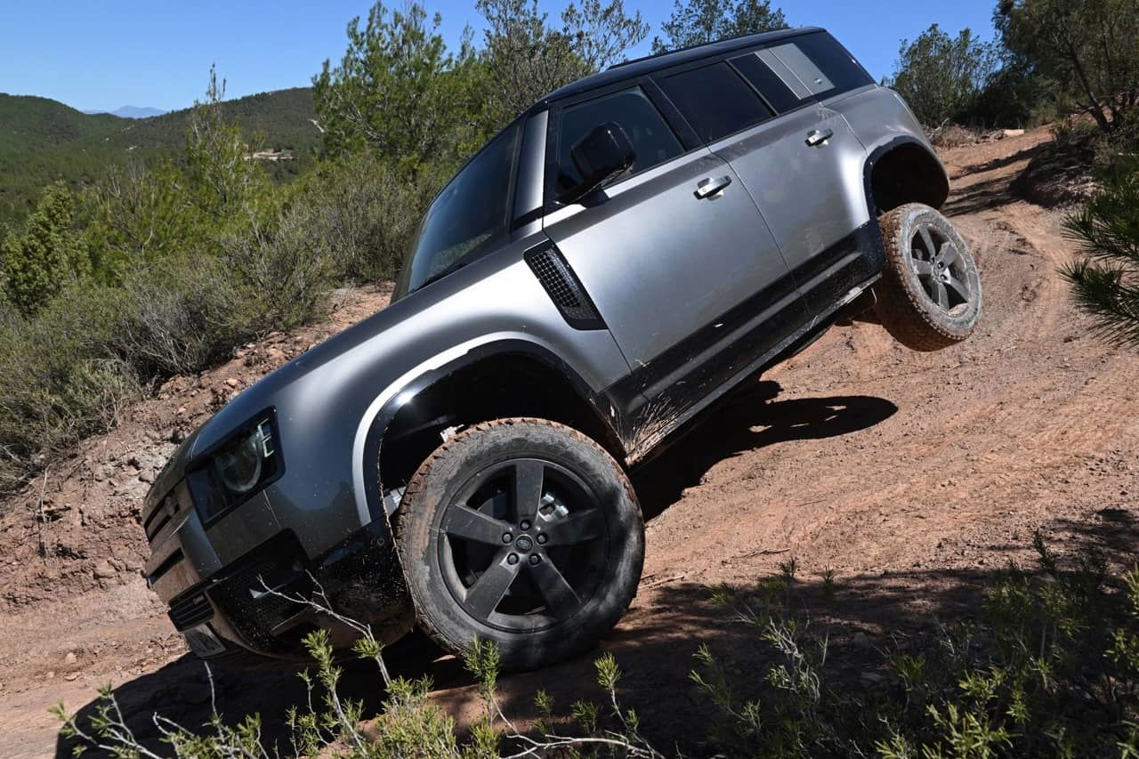 Goodyear Wrangler Land Rover Defender 51