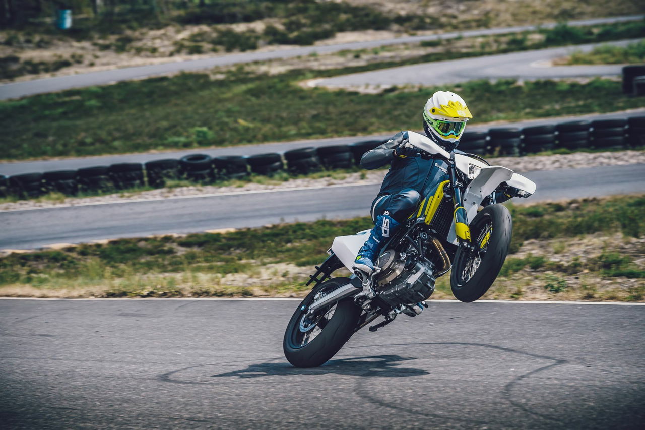 Husqvarna 701 Supermoto 21