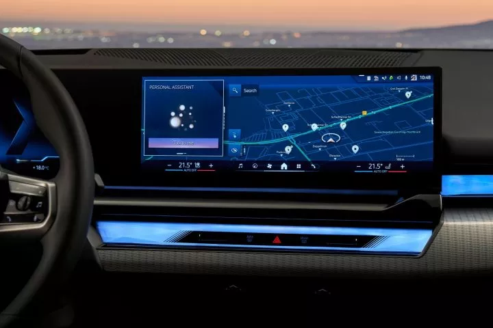 Vista del avanzado sistema infotainment BMW Serie 5.