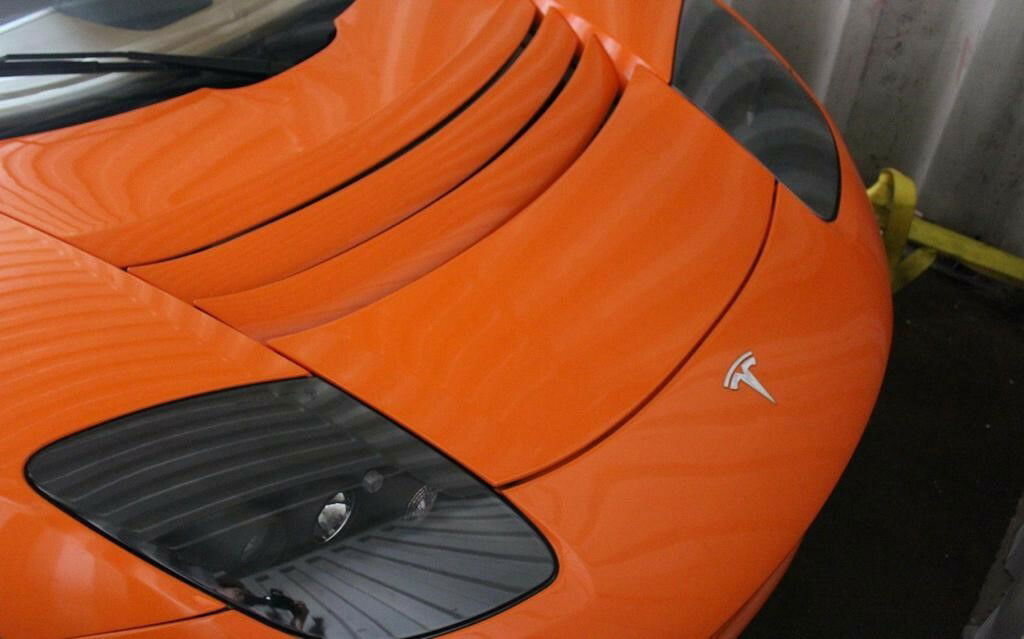 Tesla Roadster Contenedor China 6