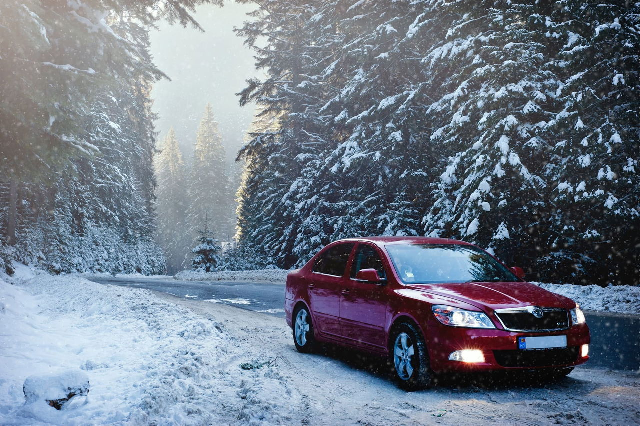 Un Coche En La Nieve