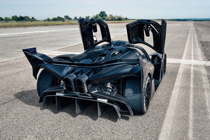 Bugatti Bolide Carbon 2023 06