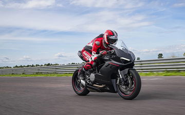 Ducati Panigale My2024 Black On Black 12