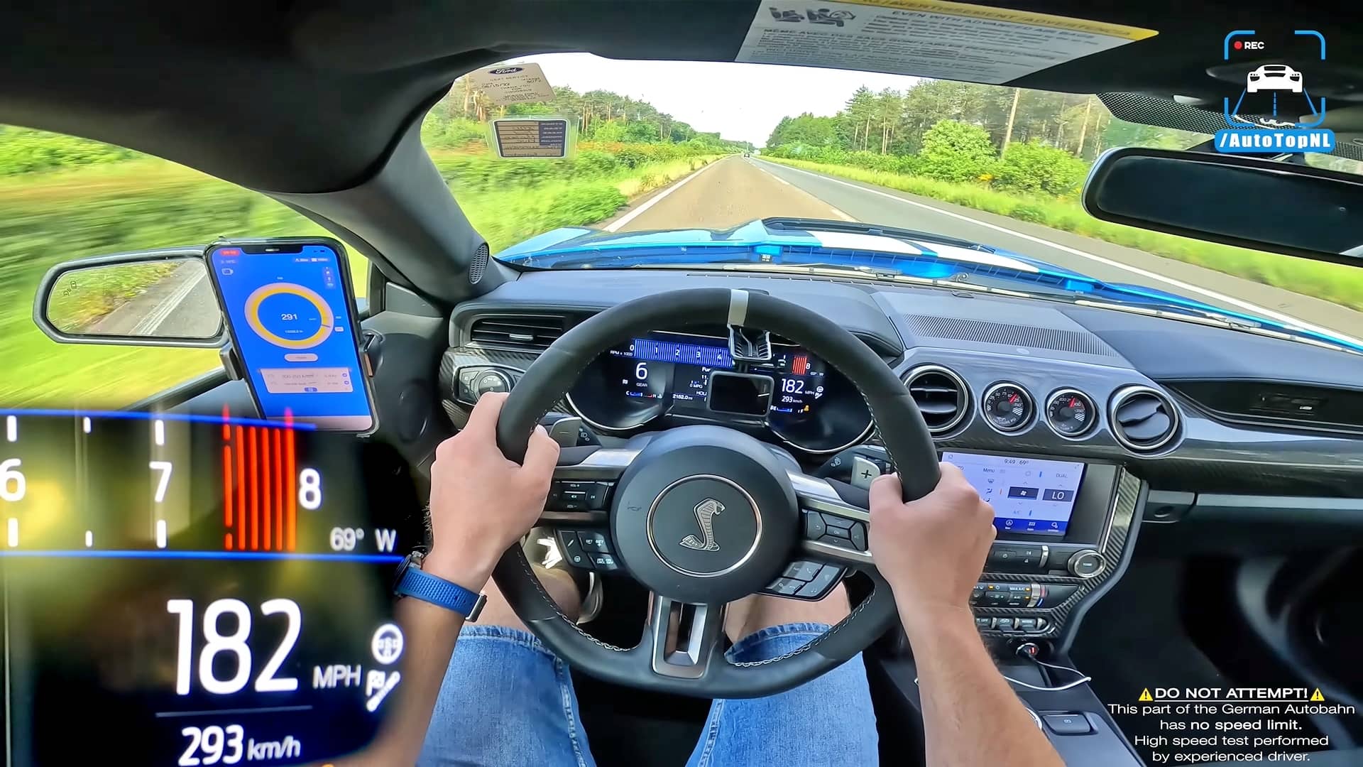 El ASMR de los petrolheads es este Ford Mustang Shelby GT500 volando a 300 Km/h por la Autobahn