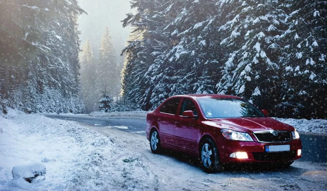 Un Coche En El Inivierno