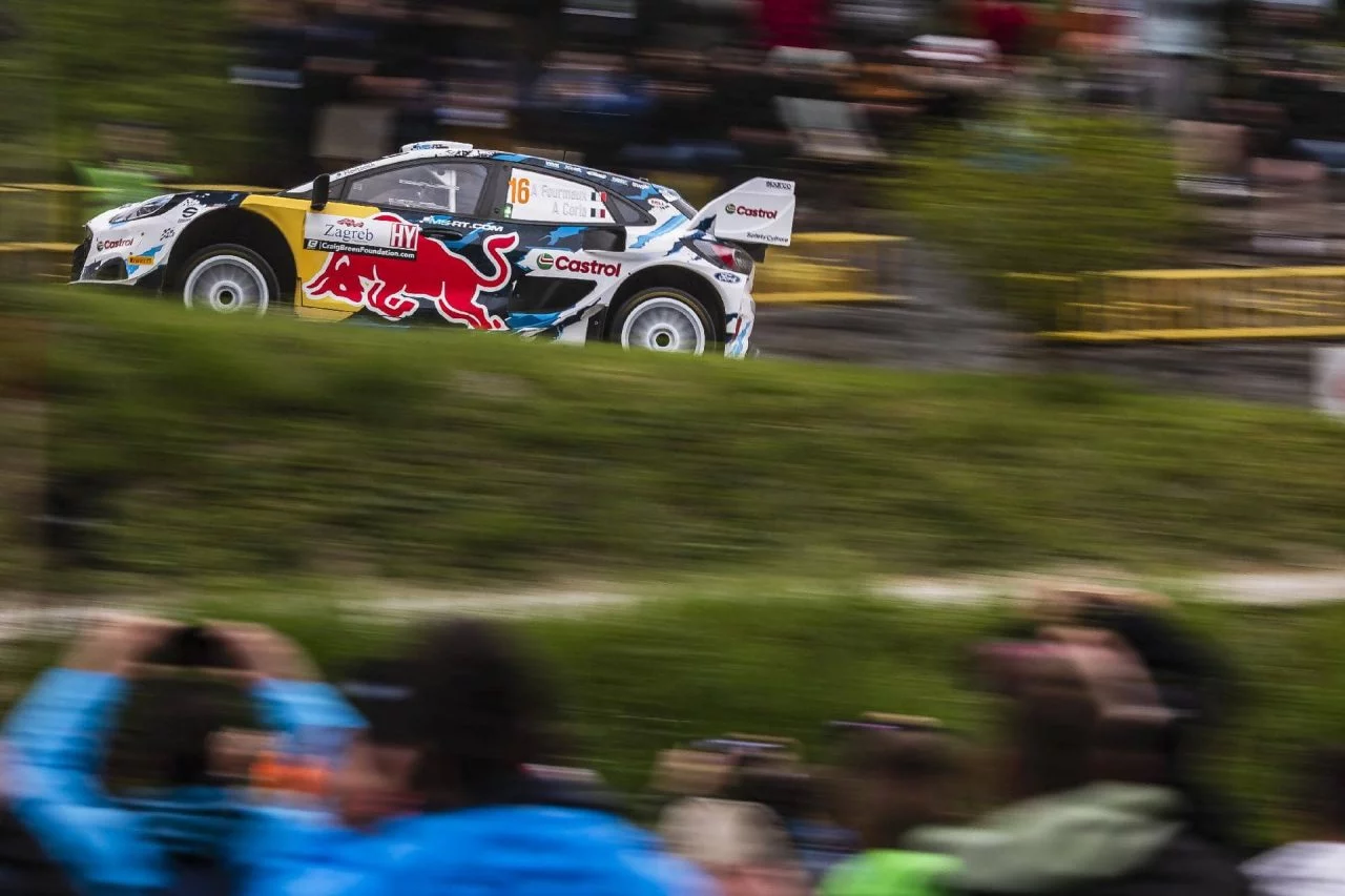 Ford Fiesta WRC en acción durante el Rally de Croacia.