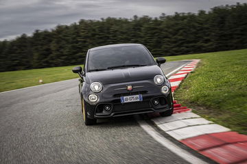 Abarth celebra 75 años con estilo y deportividad en circuito