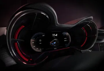 Vista del cuadro de instrumentos Alfa Romeo con iluminación roja y velocidad marcada a 174 km/h.