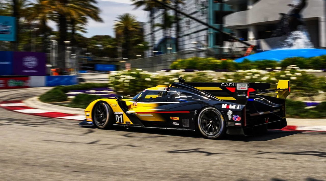 Cadillac de Chip Ganassi Racing en acción durante el evento IMSA GTP en Long Beach 2024