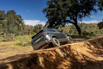 Dacia Duster mostrando su capacidad todoterreno en entorno natural