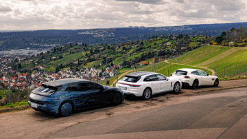 Vista lateral del Denza Z9 GT que muestra su silueta comparable a la de un Panamera.