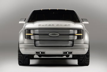 Vista frontal del concepto Ford F-250 Super Chief, destacando su robustez y diseño innovador.