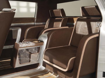 Vista lujosa de los asientos premium y detalles interiores del Ford F-250 Super Chief Concept.