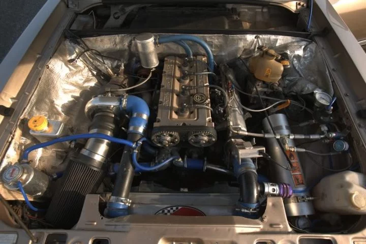 Un Ford Granada con el poderoso motor de un Koenigsegg CCX, 1.700 CV de pura adrenalina.