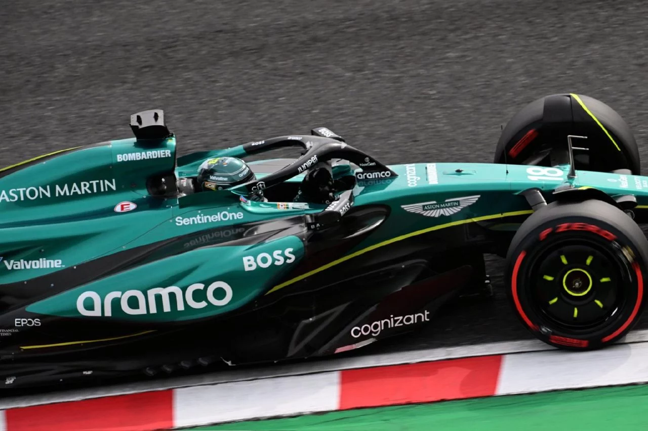 Monoplaza de F1 de Aston Martin en acción durante los libres del GP de China