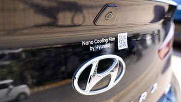 Vista del innovador Nano Cooling Film de Hyundai aplicado en la carrocería.