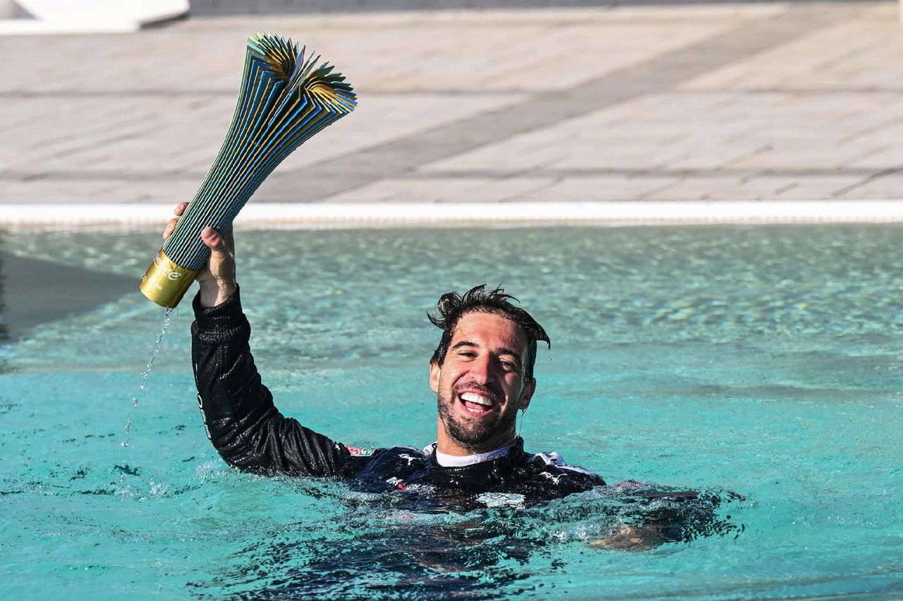 António Félix da Costa celebra su victoria en el ePrix de Misano 2024.