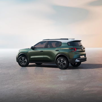 Vista trasera y lateral del nuevo Citroën eC3 Aircross en estudio