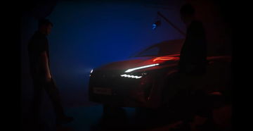 Visión artística del Nissan Qashqai 2024 mostrando líneas y luces delanteras.