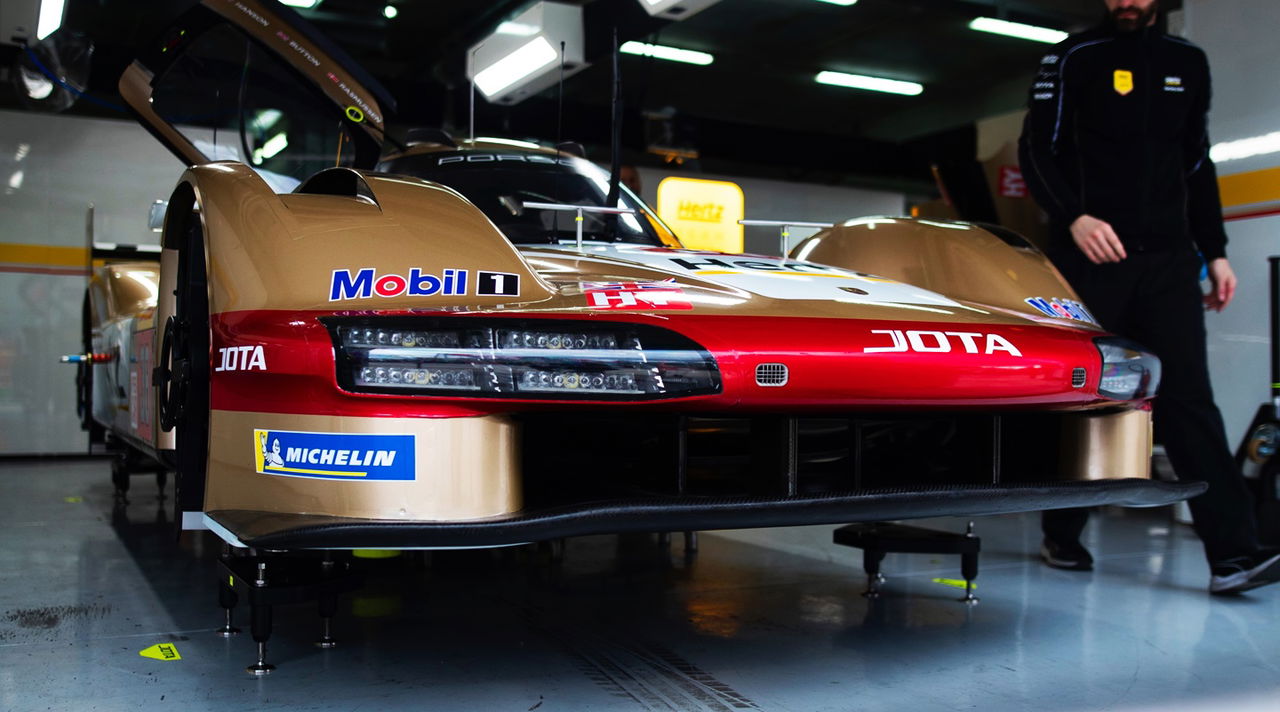 Vista frontal del Porsche 963 del Team JOTA en el WEC 2023